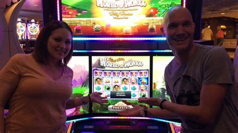 Married Couple WINS BIG On Las Vegas Slot Machine!!.